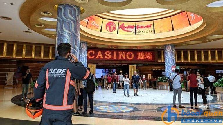 突发新加坡一网上赌场名胜赌场的天花板倒塌
